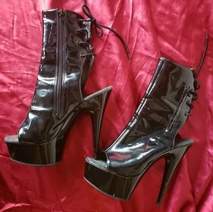 Black Patent Leather Pleasers w Ankle Pockets